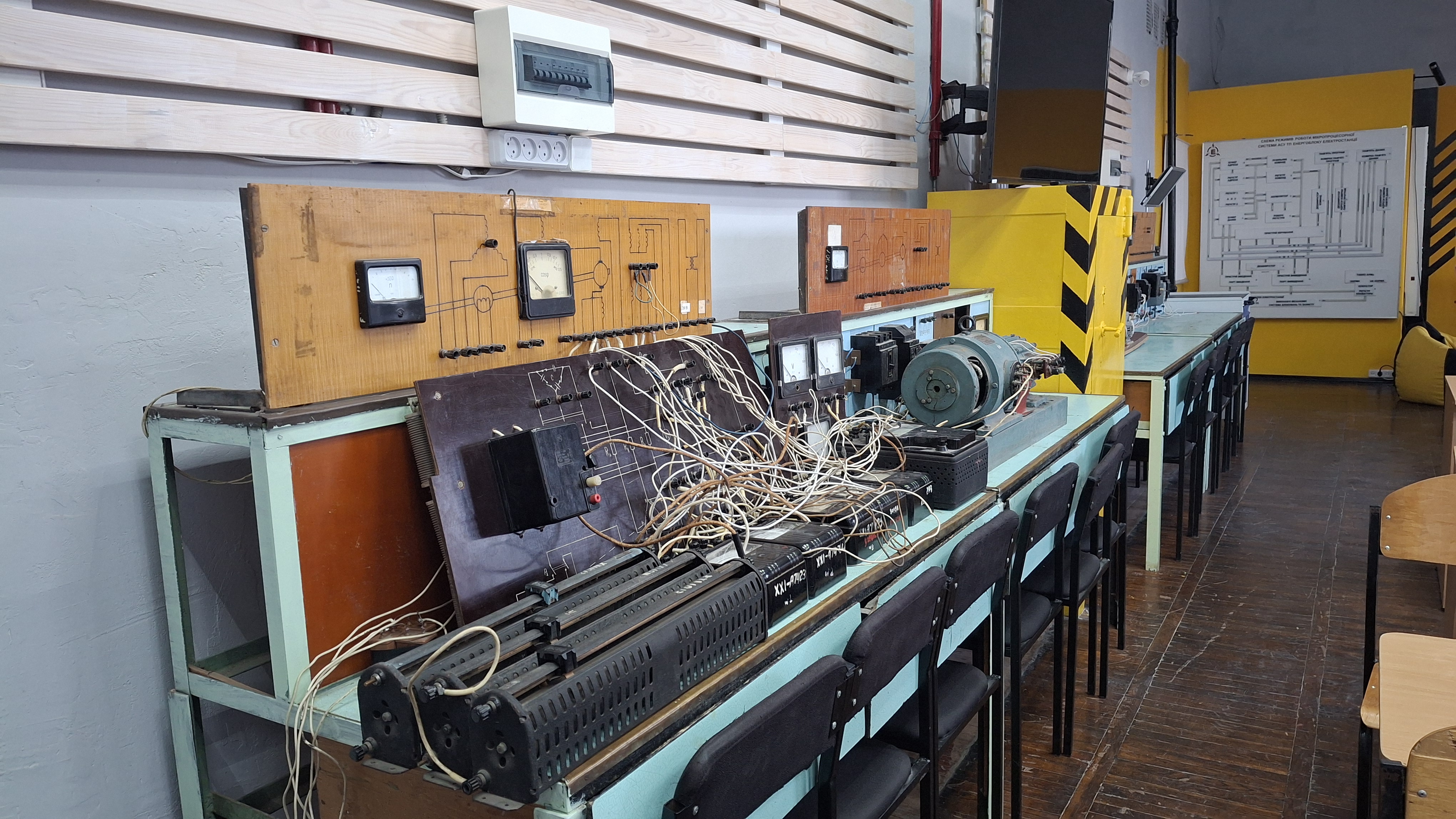 Навчальна лабораторія основного електрообладнання, електричних апаратів та струмоведучих частин електричних об’єктів