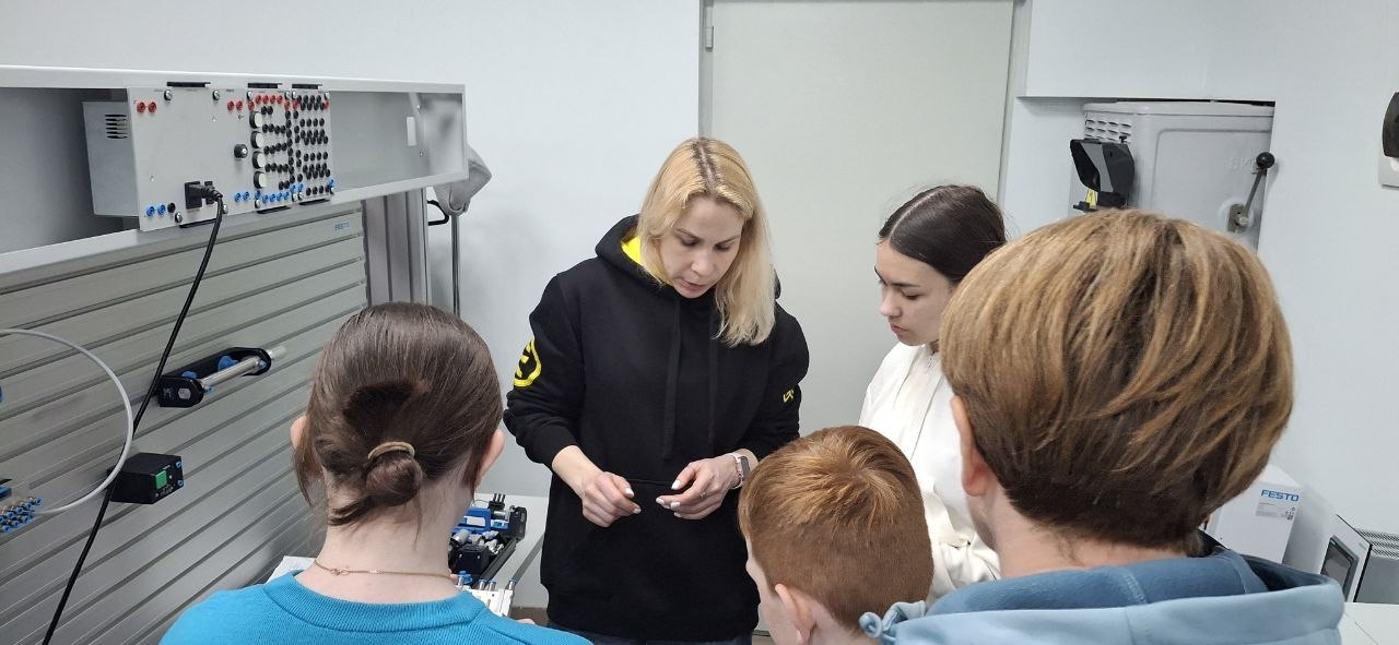 Навчальна лабораторія електротехніки, автоматизованого електроприводу та автоматизації виробництва