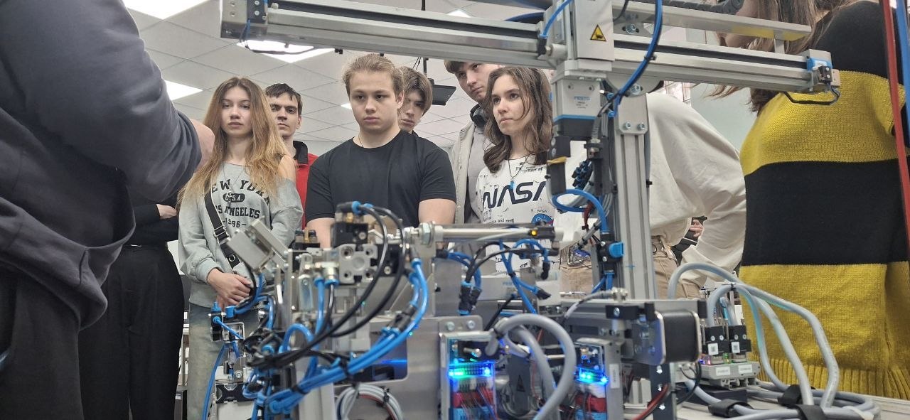 Навчальна лабораторія електротехніки, автоматизованого електроприводу та автоматизації виробництва